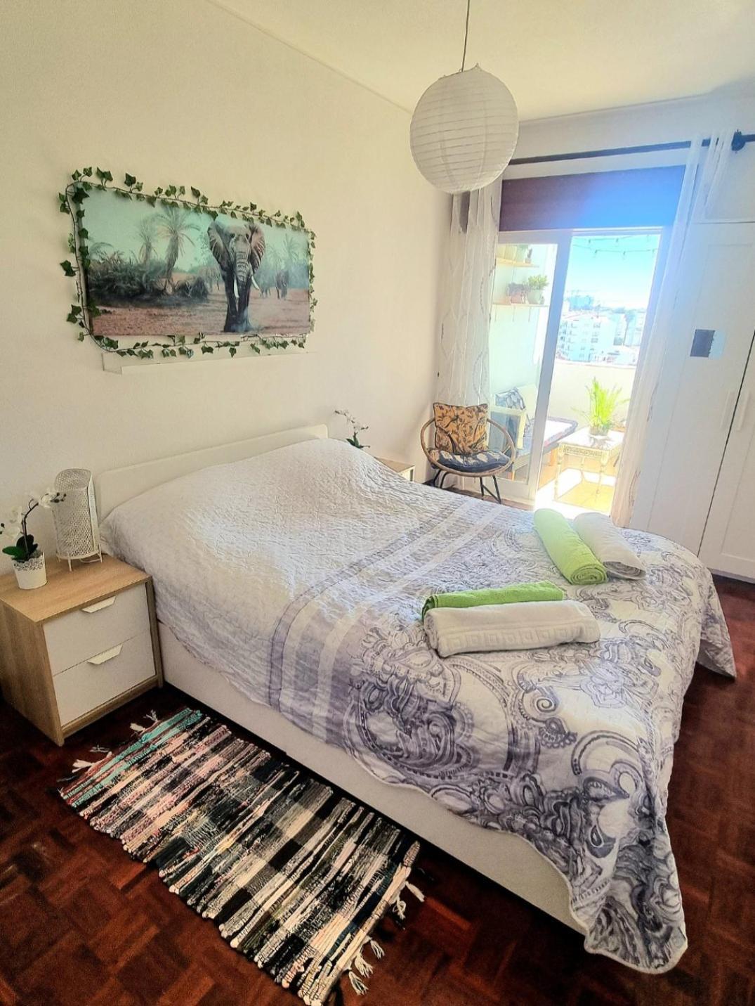 Stunning With Private Bathroom And Shared Balcony, Mainly With 3 Adorable Cats! Séjour chez l'habitant Lagos