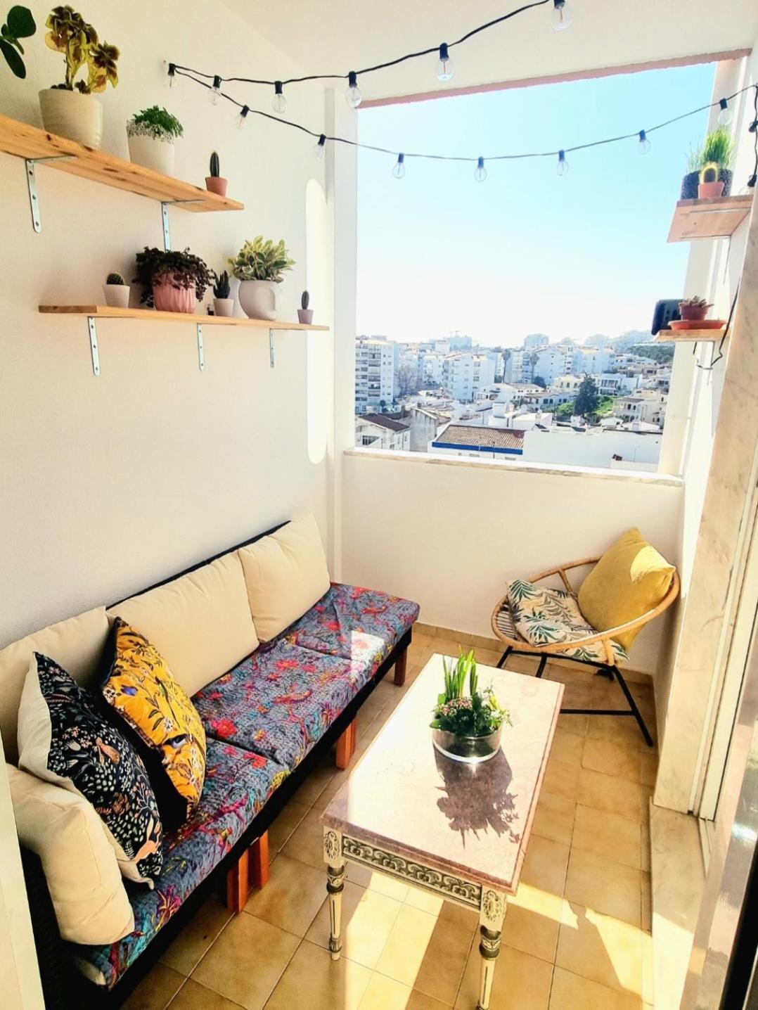 Stunning With Private Bathroom And Shared Balcony, Mainly With 3 Adorable Cats! Séjour chez l'habitant Lagos